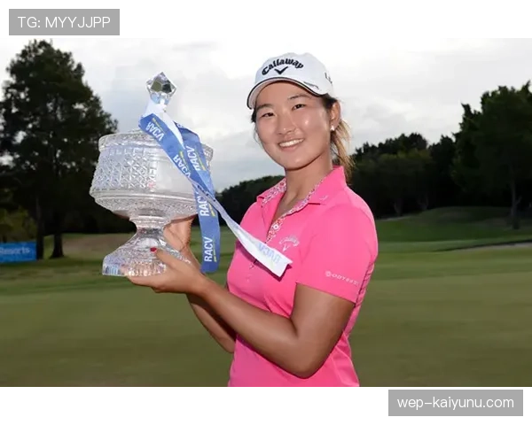 朱琳球场上拼到让人心疼，赛后行头奢得像电视剧，看完直傻眼