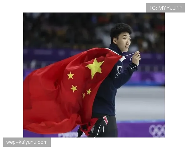 高亭宇训练完直接睡冰场,这人是真不怕冷还是拿冠军当暖宝宝? 高亭宇训练完直接睡冰场,这人是真不怕冷还是拿冠军当暖宝宝?